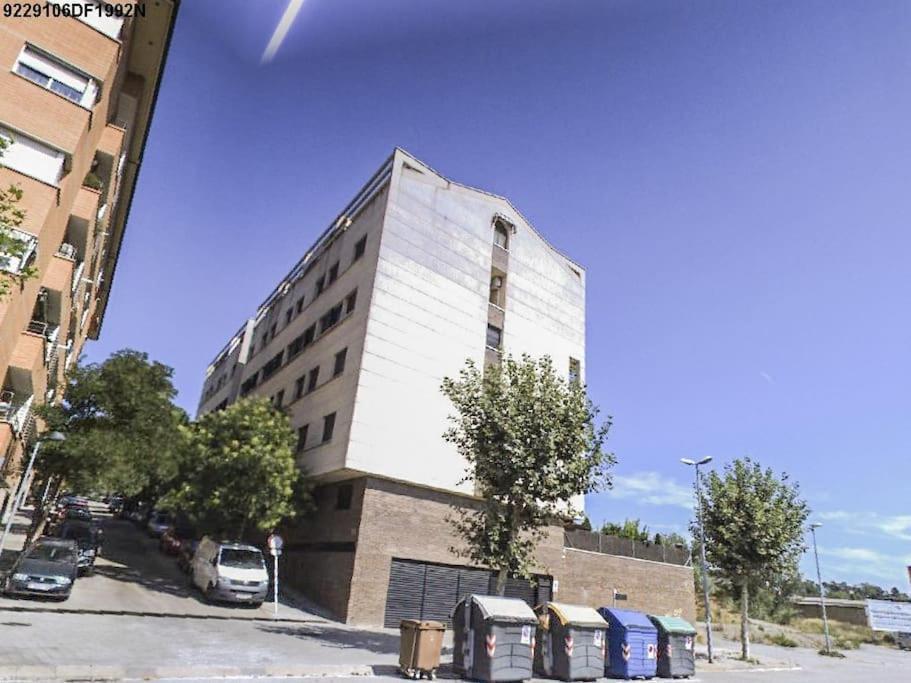 Duplex Con Piscina En Rubi Leilighet Eksteriør bilde